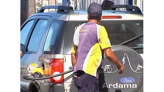 Desde hoy bajan 24% los combustibles en la frontera con Brasil
