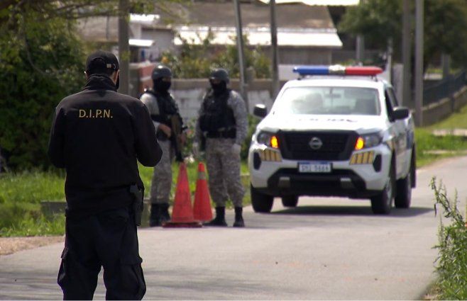 Foto: Subrayado. Policía trabaja en la escena del crimen.