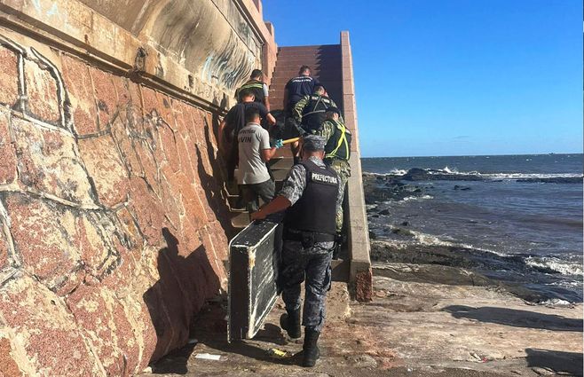 Foto: Armada. Operativo de Prefectura en Dique Mauá este sábado.