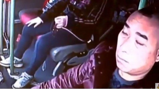 conductor chino dormido