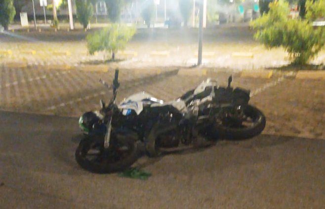 Foto cedida a Subrayado. La moto utilizada por la víctima, en el estacionamiento privado del Antel Arena.