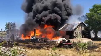 hubo perdidas totales tras incendio en un galpon en florida; investigan causas