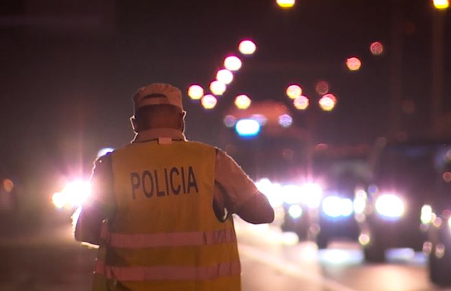 Policía-caminera-de-noche.jpg