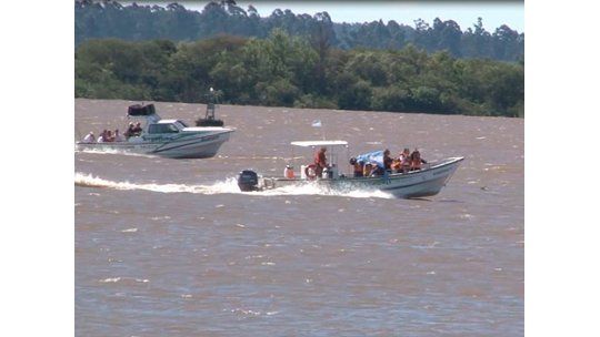Caravana náutica y proclama de asambleístas frente a UPM