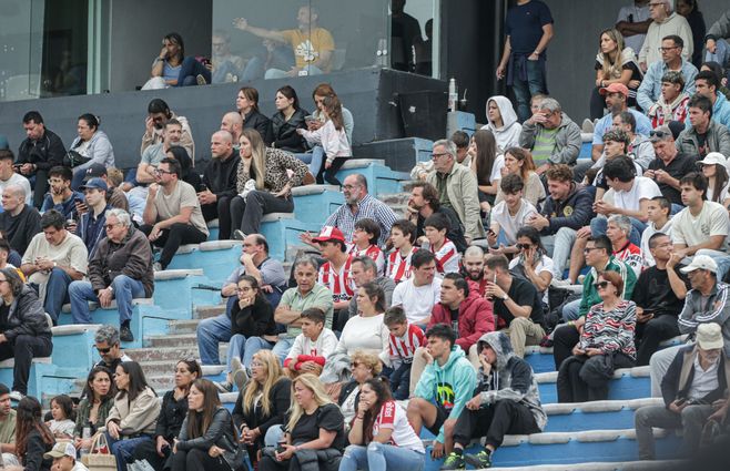 juegan peñarol river plate clausura 2023 foco uy (5).jpeg