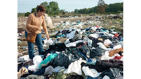 Ropa donada por inundaciones terminó en el vertedero de Durazno