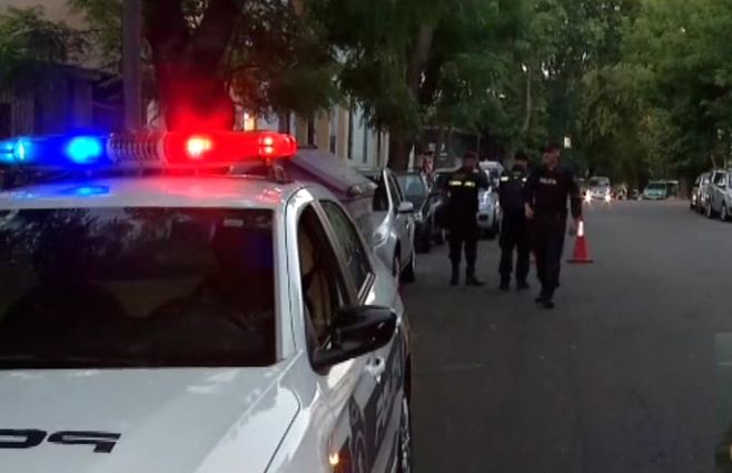 policía-goes-apuñalado