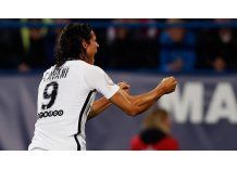 Imparable: Cuatro goles de Cavani en los primeros 45 minutos de juego