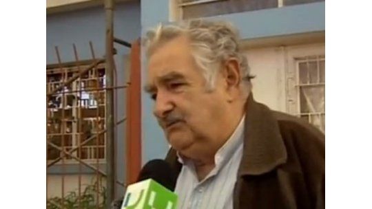 Mujica se molestó con el PS por sus reproches y evocó a Vázquez