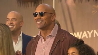 dwayne johnson, sus inicios como deportista y su exitosa carrera en el cine