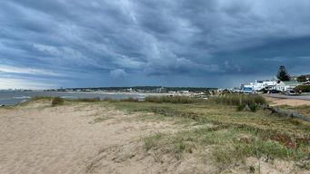 nueva actualizacion de meteorologia: rige doble alerta por tormentas fuertes