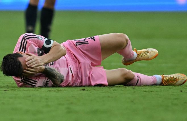 Messi sentido en el partido del Inter Miami de este domingo. Foto: AFP