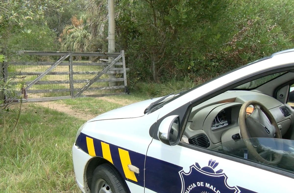 Foto: Martín Corujo, Maldonado. Casa donde fueron hallados los ancianos muertos en Maldonado. Foto: Martín Corujo, Maldonado. Casa donde fueron hallados los ancianos muertos en Maldonado.