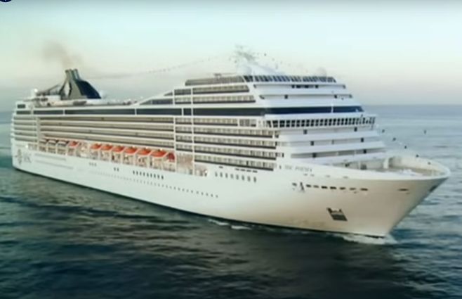 El crucero MSC Poesía, que hizo un llamado de emergencia a la Armada Nacional. Foto: captura de video en el portal MSC Cruceros.