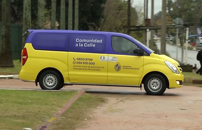 Camioneta del programa Comunidad a la calle, del Mides.