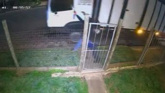 intento de rapina en minas termina con un camionero baleado: video muestra el momento de los disparos