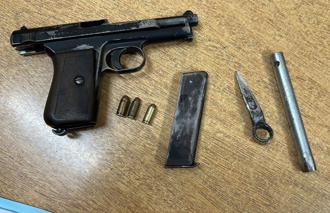 Foto cedida a Subrayado. Pistola calibre 7,65 incautada al hombre de 30 años.