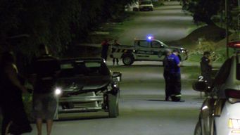 un adolescente de 13 anos y un joven de 20 murieron tras chocar su moto contra un auto en las piedras