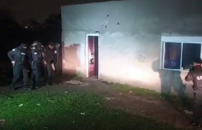 Foto cedida a Subrayado. La Policía rodeó la vivienda donde se encontraban los sospechosos.
