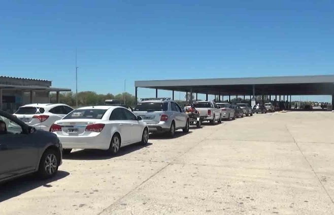 Más de 3 mil argentinos ingresaron a Uruguay en diciembre por el puente San Martín