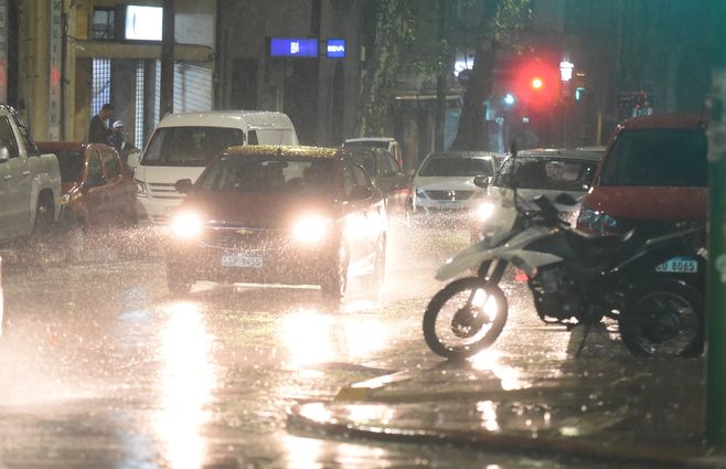 dia de lluvia montevideo gaston britos foco uy (1).jpeg