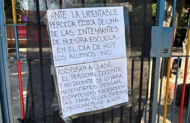 Escuela-182-flor-de-maroñas-cartel-puerta-foto-Martín-Abreu