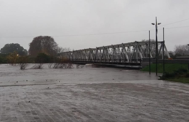 Puente ingreso a la ciudad de Florida.