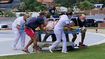 trasladaron en helicoptero a banista que se golpeo la cabeza y perdio el conocimiento en el agua
