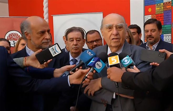 Sanguinetti y Mieres tras la reunión en la Casa del Partido Colorado. Hoy Sanguinetti visita al Partido Nacional.