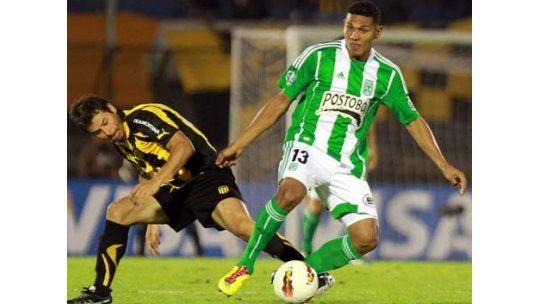 Dura derrota de Peñarol frente a Atlético Nacional en el Estadio