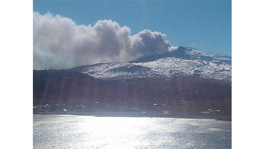 Neuquén declaró alerta amarilla por erupción de volcán Copahue