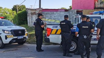 un hombre que vendia fuegos artificiales en la puerta de su casa esta grave tras ser baleado en la cabeza