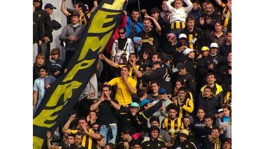 Peñarol es la hinchada mayoritaria de Uruguay, según una encuesta