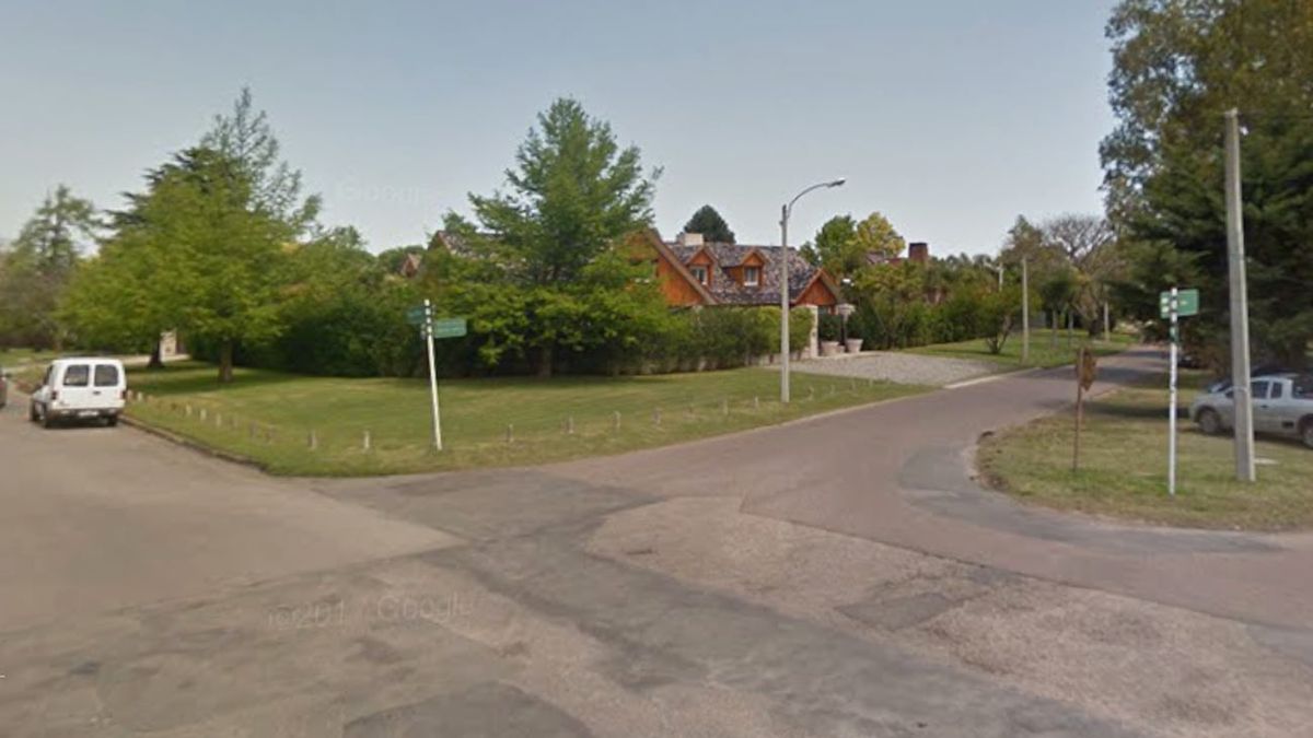 Guardias a los tiros en Carrasco para evitar ser rapiñados frente a residencia de la Embajada de EEUU