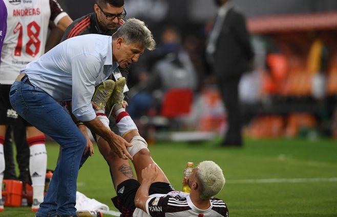 Remato asistiendo a un acalambrado De Arrascaeta