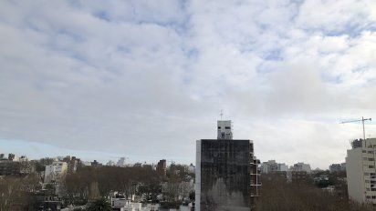 sabado nuboso a cubierto con probables precipitaciones