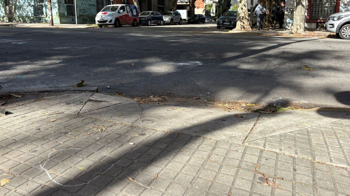 Homicidio en el barrio Tres Cruces: un hombre le disparó a otro en la calle y fugó