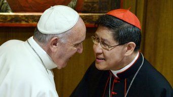Luis Antonio Tagle con el papa Francisco. Foto: archivo AFP.