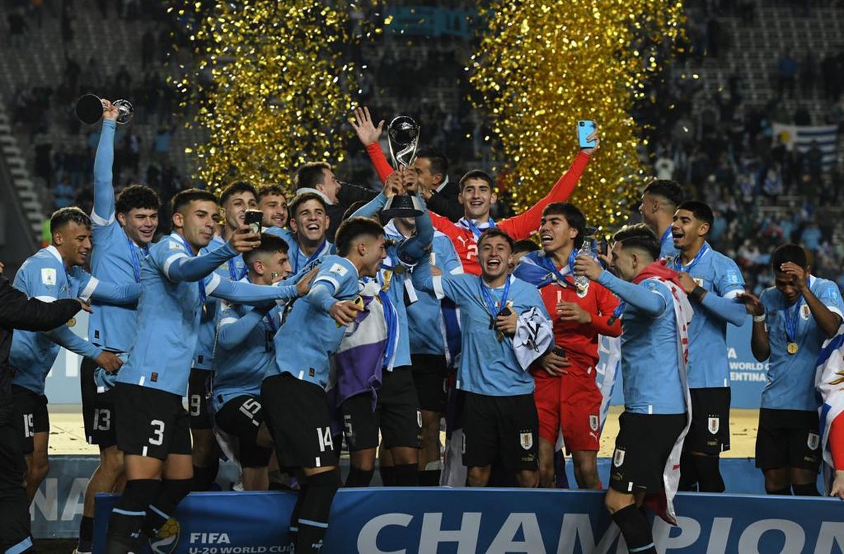 De La Plata al cielo: Uruguay campeón mundial sub-20 de fútbol