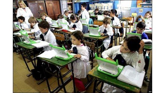 Antel negocia más capacidad de internet ante fallas en servicio