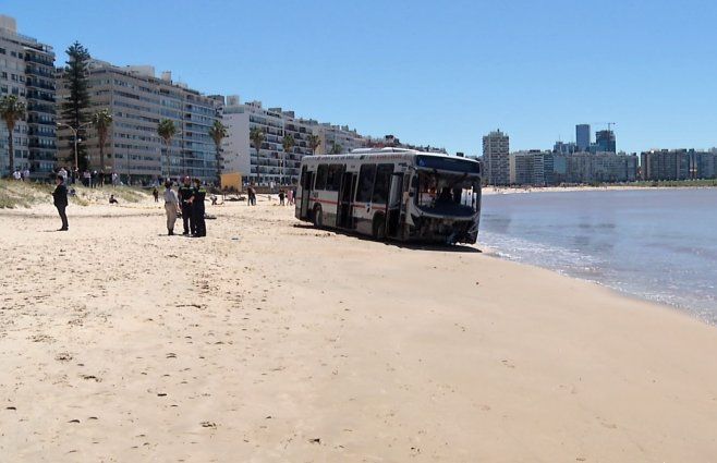 Foto: Subrayado. El ómnibus se accidentó a las 7:40 horas del sábado en Pocitos.