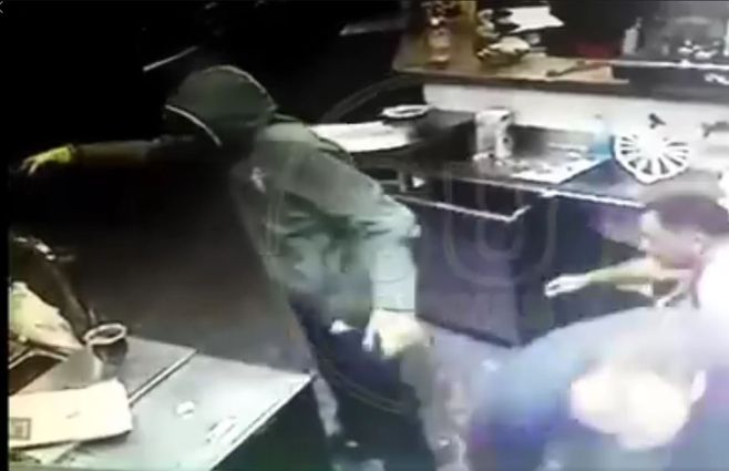 Captura de video del robo a la pizzería publicado por SU noticias