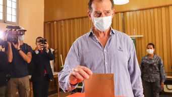 Vota Manini Ríos. Foto: Vanina Bonzo, FocoUy.