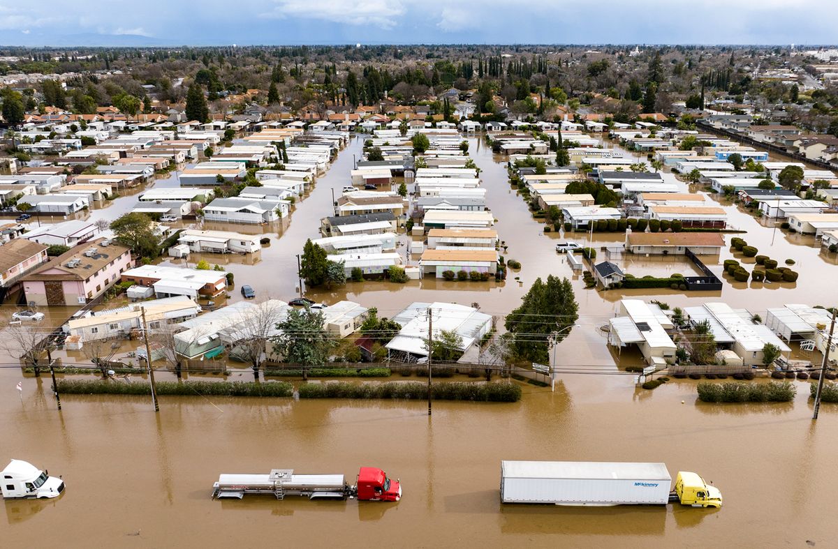 Esta vista aérea muestra un vecindario inundado en Merced, California, el 10 de enero de 2023.