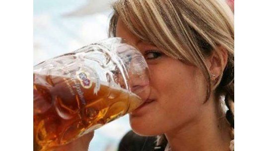 El matrimonio hace que las mujeres beban más alcohol