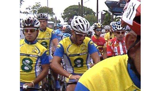 Asconeguy ganó la primera etapa de Rutas de América