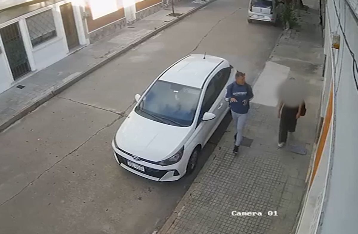 Hombre buscado por abuso en el Prado acumula siete denuncias: nueva filmación lo muestra con una adolescente