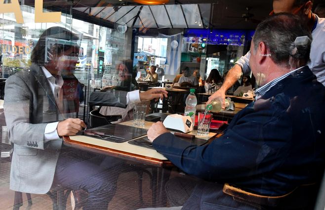 lacalle pou con delgado bar facal (2).jpeg