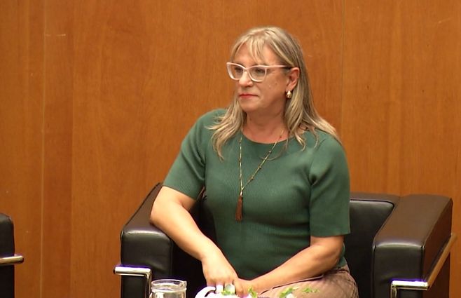 collette-spinetti-asumiendo-en-secretaria