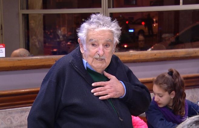 Hace poco Mujica le dijo a los periodistas: esta vaca no da más leche, en relación a declaraciones fuertes. Pero cada vez que da una entrevista deja mucha tela para cortar.&nbsp;